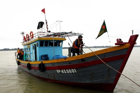 越南巴地头顿省渔船遇难事件：八名渔民获救